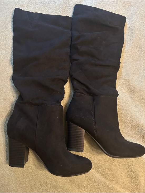Shoes - Women's Black Mid-Calf Block Heel Boots